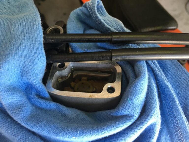 How To Bleed Dirt Bike Brakes (Step By Step Guide) MOTODOMAINS