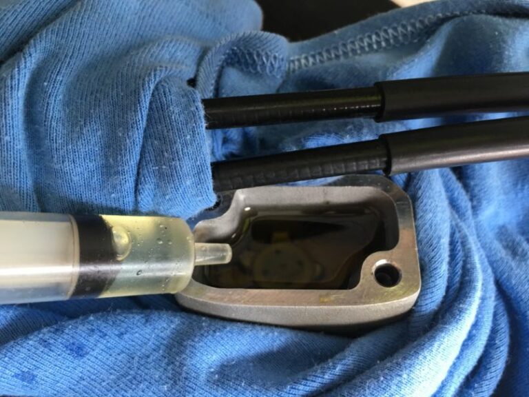 How To Bleed Dirt Bike Brakes (Step By Step Guide) MOTODOMAINS